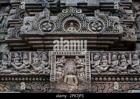 07 22 2007 statua in rovina nel patrimonio buddista sito scavato Ratnagiri significa collina di gioielli tra i fiumi Brahmani e Birupa Jajpur distretto. Foto Stock