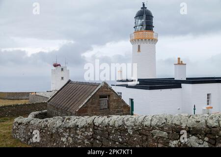 Dunnet Head Lighthouse è un faro attivo del 19th ° secolo che si trova su Dunnet Head Foto Stock