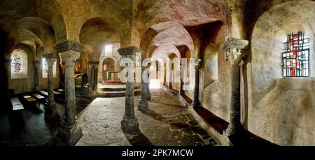 FRANCIA. AUVERGNE. HAUTE-LOIRE (43) LE PUY-EN-VELAY. STRADA PER COMPOSTELA. LA CAPPELLA ROMANA DI SAINT-MICHEL D'AIGUILHE COSTRUITO NEL 962 SULLA LAVA Foto Stock