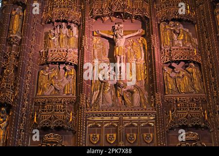 Altare maggiore, e reredos all'interno della Cattedrale Anglicana, St James Mt, St James Road, Liverpool , Merseyside, INGHILTERRA, REGNO UNITO, L1 7AZ Foto Stock