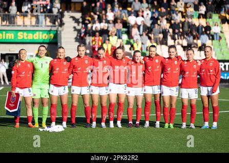 Jessheim, Norvegia. 05th Apr, 2023. Jessheim, Norvegia, 5th 2023 aprile: Giocatori della Norvegia durante l'inno nazionale prima del Campionato UEFA Womens U19 Qualifiche tra Norvegia e Croazia allo stadio Jessheim di Jessheim, Norvegia (Ane Frosaker/SPP) Credit: SPP Sport Press Photo. /Alamy Live News Foto Stock