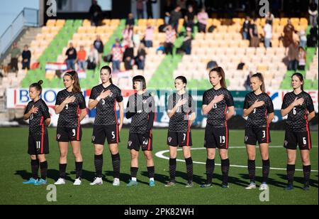 Jessheim, Norvegia. 05th Apr, 2023. Jessheim, Norvegia, 5th 2023 aprile: Giocatori della Croazia durante l'inno nazionale prima del Campionato UEFA Womens U19 Qualifiche tra Norvegia e Croazia allo stadio Jessheim di Jessheim, Norvegia (Ane Frosaker/SPP) Credit: SPP Sport Press Photo. /Alamy Live News Foto Stock