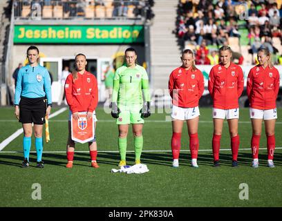 Jessheim, Norvegia. 05th Apr, 2023. Jessheim, Norvegia, 5th 2023 aprile: Giocatori della Norvegia prima del Campionato UEFA Womens U19 Qualifiche tra Norvegia e Croazia allo stadio Jessheim di Jessheim, Norvegia (Ane Frosaker/SPP) Credit: SPP Sport Press Photo. /Alamy Live News Foto Stock