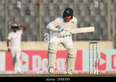 Graham Hume bats durante il terzo giorno del solo test match tra Bangladesh e Irlanda allo Sher-e-Bangla National Cricket Stadium, Mirpur, Dhaka, Foto Stock