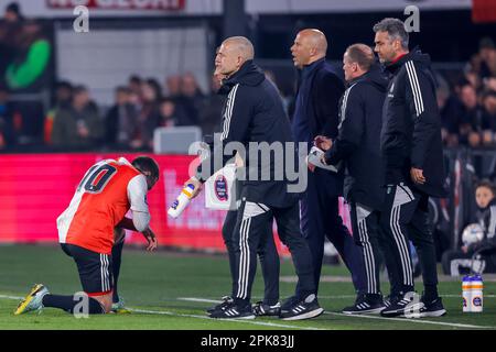 05-04-2023: Sport: Feyenoord contro Ajax (KNVB Cup) ROTTERDAM, PAESI BASSI - APRILE 5: Orkun Kokcu (Feyenoord Rotterdam) è autorizzato a mangiare a causa di Ramad Foto Stock