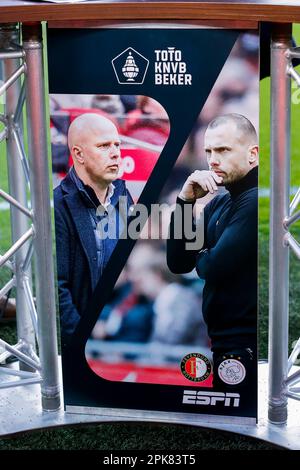 05-04-2023: Sport: Feyenoord contro Ajax (Coppa KNVB) ROTTERDAM, PAESI BASSI - APRILE 5: Headcoach Arne slot (Feyenoord Rotterdam) e Headcoach John Heiti Foto Stock