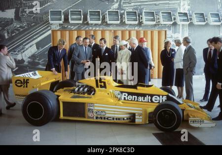 LA COPPIA REALE SVEDESE visita le fabbriche Renault fuori Parigi durante la visita di stato in Francia. L'ultima vettura di Formula Renault è stata mostrata lì Foto Stock