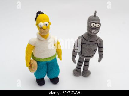 Homer Simpson feltrato giocattoli e Bender lavoro. Foto Stock