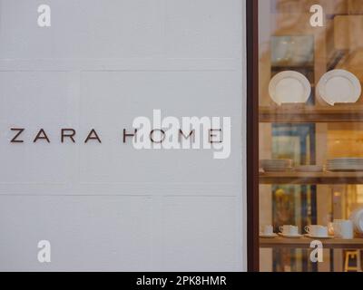 Vienna, Austria - 8 agosto 2022: Negozio e il logo del marchio. Zara Home è un'azienda spagnola che produce decorazioni tessili per la casa Foto Stock