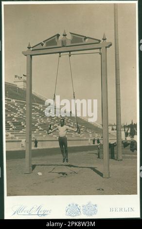 Olympic Games, 1896; l'atleta Herman Weingartner, terzo negli anelli 1896 di Albert Meyer Foto Stock