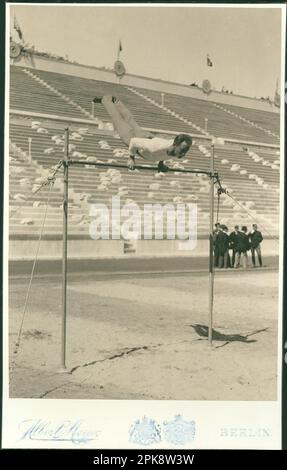 Olympic Games, 1896; l'atleta Herman Weingartner, campione di bar orizzontale 1896 di Albert Meyer Foto Stock