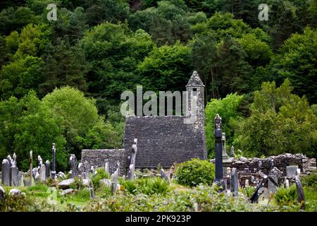 Monastero medievale Glendalough nelle montagne di Wicklow Foto Stock