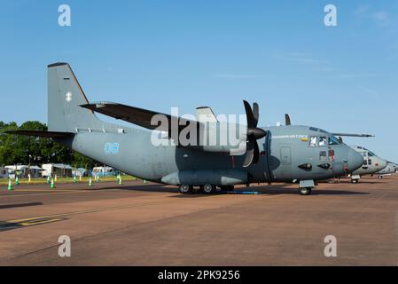 Aeronautica lituana Alenia C-27J aereo da trasporto Spartan 08 esposto al Royal International Air Tattoo Airshow, RAF Fairford, Regno Unito. Trasporto NATO Foto Stock