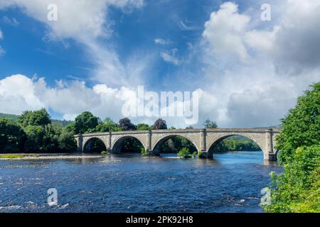 Dunkeld ponte sul fiume Tay, a Perth e Kinross, Scozia Foto Stock