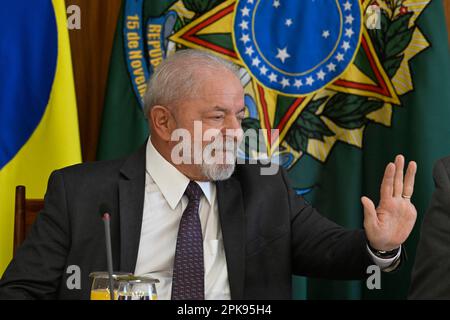 04/06/2023 - BRASILIA, COLAZIONE CON IL PRESIDENTE - il Presidente della Repubblica, Luiz Inacio Lula da Silva, partecipa alla colazione con i giornalisti, presso il Palazzo Planalto, giovedì 6th aprile. Foto: Mateus Bonomi/AGIF/Sipa USA Foto Stock