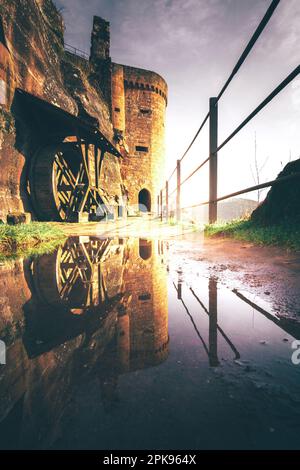 Il castello di Altdahn è la rovina di un castello di roccia medievale, Dahn, Germania Foto Stock