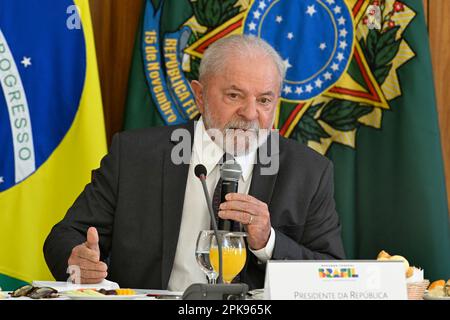 04/06/2023 - BRASILIA, COLAZIONE CON IL PRESIDENTE - il Presidente della Repubblica, Luiz Inacio Lula da Silva, partecipa alla colazione con i giornalisti, presso il Palazzo Planalto, giovedì 6th aprile. Foto: Mateus Bonomi/AGIF/Sipa USA Foto Stock