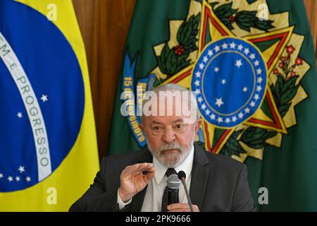 06/04/2023 - BRASILIA, COLAZIONE CON IL PRESIDENTE - il Presidente della Repubblica, Luiz Inacio Lula da Silva, partecipa alla colazione con i giornalisti, presso il Palazzo Planalto, giovedì 6th aprile. Foto: Mateus Bonomi/AGIF/Sipa USA Foto Stock