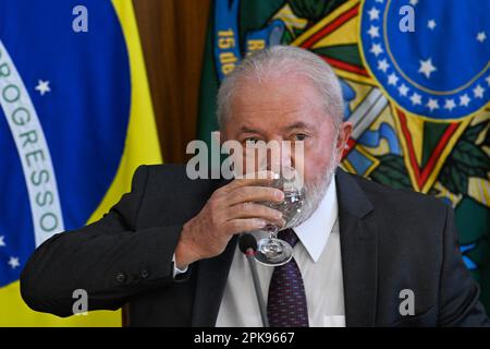 04/06/2023 - BRASILIA, COLAZIONE CON IL PRESIDENTE - il Presidente della Repubblica, Luiz Inacio Lula da Silva, partecipa alla colazione con i giornalisti, presso il Palazzo Planalto, giovedì 6th aprile. Foto: Mateus Bonomi/AGIF/Sipa USA Foto Stock