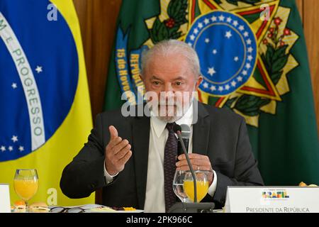 04/06/2023 - BRASILIA, COLAZIONE CON IL PRESIDENTE - il Presidente della Repubblica, Luiz Inacio Lula da Silva, partecipa alla colazione con i giornalisti, presso il Palazzo Planalto, giovedì 6th aprile. Foto: Mateus Bonomi/AGIF/Sipa USA Foto Stock