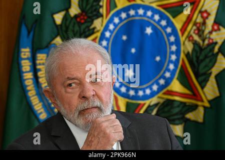 04/06/2023 - BRASILIA, COLAZIONE CON IL PRESIDENTE - il Presidente della Repubblica, Luiz Inacio Lula da Silva, partecipa alla colazione con i giornalisti, presso il Palazzo Planalto, giovedì 6th aprile. Foto: Mateus Bonomi/AGIF/Sipa USA Foto Stock