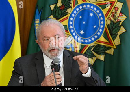 04/06/2023 - BRASILIA, COLAZIONE CON IL PRESIDENTE - il Presidente della Repubblica, Luiz Inacio Lula da Silva, partecipa alla colazione con i giornalisti, presso il Palazzo Planalto, giovedì 6th aprile. Foto: Mateus Bonomi/AGIF/Sipa USA Foto Stock