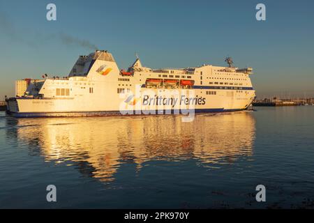 Inghilterra, Hampshire, Portsmouth, Portsmouth Harbour, Brittany Ferries Mont St.Michel Foto Stock