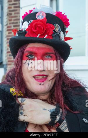 Inghilterra, East Sussex, Eastbourne, partecipante alla Processione annuale della Bonfire Society Foto Stock