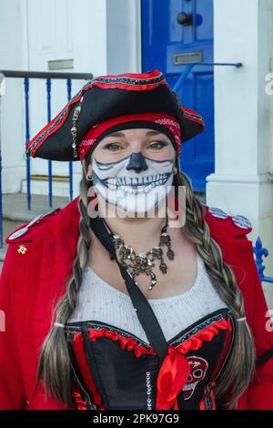 Inghilterra, East Sussex, Eastbourne, partecipante alla Processione annuale della Bonfire Society Foto Stock