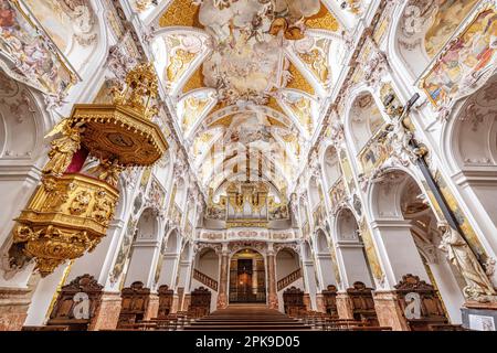 Navata della Cattedrale di San Maria e San Corbiniano. Freising, Baviera, Germania. Foto Stock