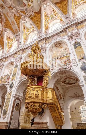 Navata della Cattedrale di San Maria e San Corbiniano. Freising, Baviera, Germania. Foto Stock