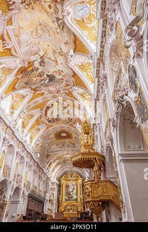 Navata della Cattedrale di San Maria e San Corbiniano. Freising, Baviera, Germania. Foto Stock