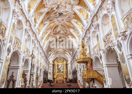 Navata della Cattedrale di San Maria e San Corbiniano. Freising, Baviera, Germania. Foto Stock