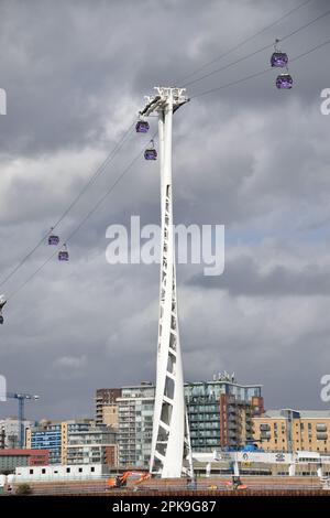 Pod passeggeri sulla funivia IFS Cloud nella zona est di Londra Foto Stock