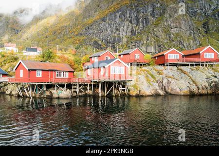 Norvegia, Lofoten, ae i Lofoten, Rorbuer (cabine dei pescatori), case vacanze Foto Stock