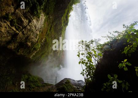 Splendido paesaggio del parco delle cascate di Misol ha nel Chiapas, vicino a Palenque, Messico. Foto con paesaggio vivace. Foto Stock