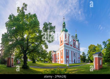 KRNOV (Jägerndorf), Chiesa di nostra Signora dei sette dolori a Cvilin (Kostel Panny Marie Sedmibolestne a Povysení svateho Krizena Cvilin) a Moravskoslezsky, Regione Moravo-Slesiana, Regione Mährisch-schlesische, Ceco Foto Stock