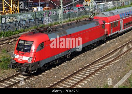 03.06.2022, Germania, , Berlino - RE 1 della Deutsche Bahn in direzione Frankfurt Oder. 00S220603D115CAROEX.JPG [VERSIONE DEL MODELLO: SÌ, PROPRIETÀ RE Foto Stock