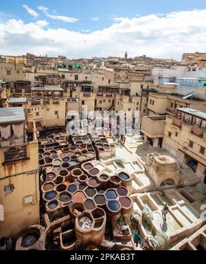 Marocco, Fes, conceria di cuoio, tinture, medina, città vecchia Foto Stock