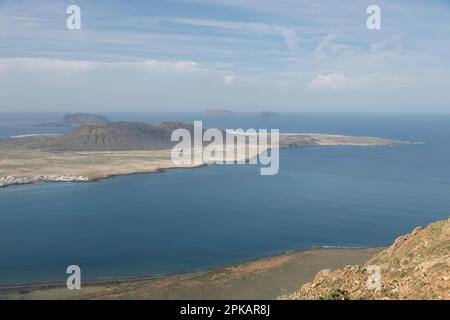 Vista da Lanzarote all'isola di la Graciosa Foto Stock