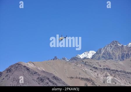 Vuelo de helicóptero de rescate Foto Stock