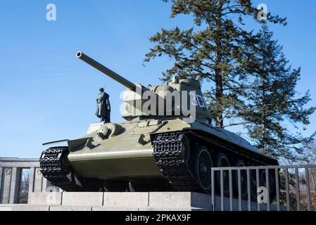 Soviet Memorial, commemora i circa 80000 soldati dell'Armata Rossa morti nella battaglia di Berlino, Berlino, Germania Foto Stock