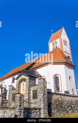 Germania, Baviera, Tölzer Land, Wackersberg, chiesa parrocchiale di San Nikolaus Foto Stock