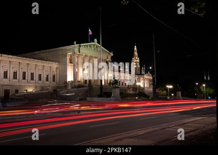 L'edificio del governo austriaco a Vienna di notte, in Austria Foto Stock