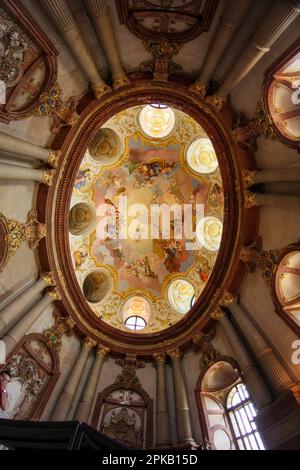 Bel soffitto barocco e cupola nel Monastero di Klosterneuburg vicino Vienna, Austria Foto Stock