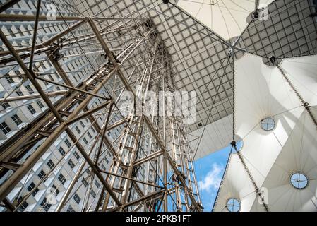 Design architettonico alla Grande Arche di la Defense a Parigi, Francia Foto Stock