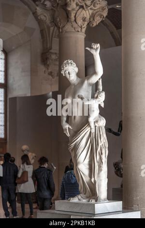 Belle sculture antiche nel museo del Louvre a Parigi, Francia Foto Stock