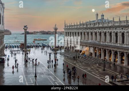 Piazza San Marco a Venezia in caso di maltempo e alta marea, Italia Foto Stock