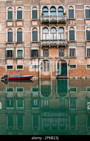 Rio della Misericordia nel distretto di Cannaregio, Venezia, Italia Foto Stock