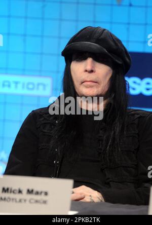 **FILE PHOTO** Mick Mars Sues Motley Crue. Mick Mars di Motley Crue in una conferenza stampa per annunciare 'Crue Fest 2' presso i Fuse Studios di New York. Credito del 16 marzo 2009: Dennis Van Tine/MediaPunch Foto Stock